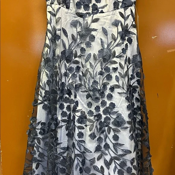 Eliza J Embroidered Floral Illusion Lace A-Line
Gown Dress Size 8 - Picture 6 of 8